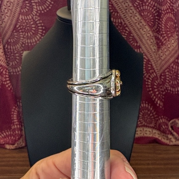 Chic Silver and Gold Tone Heart Motif Ring - Picture 4 of 6